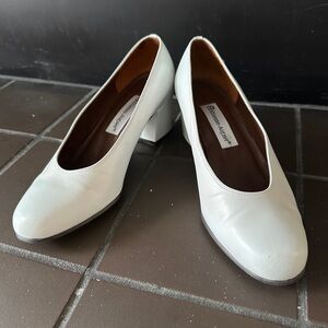 Etienne Aigner Paloma White Leather Pumps Size 7D 🤍